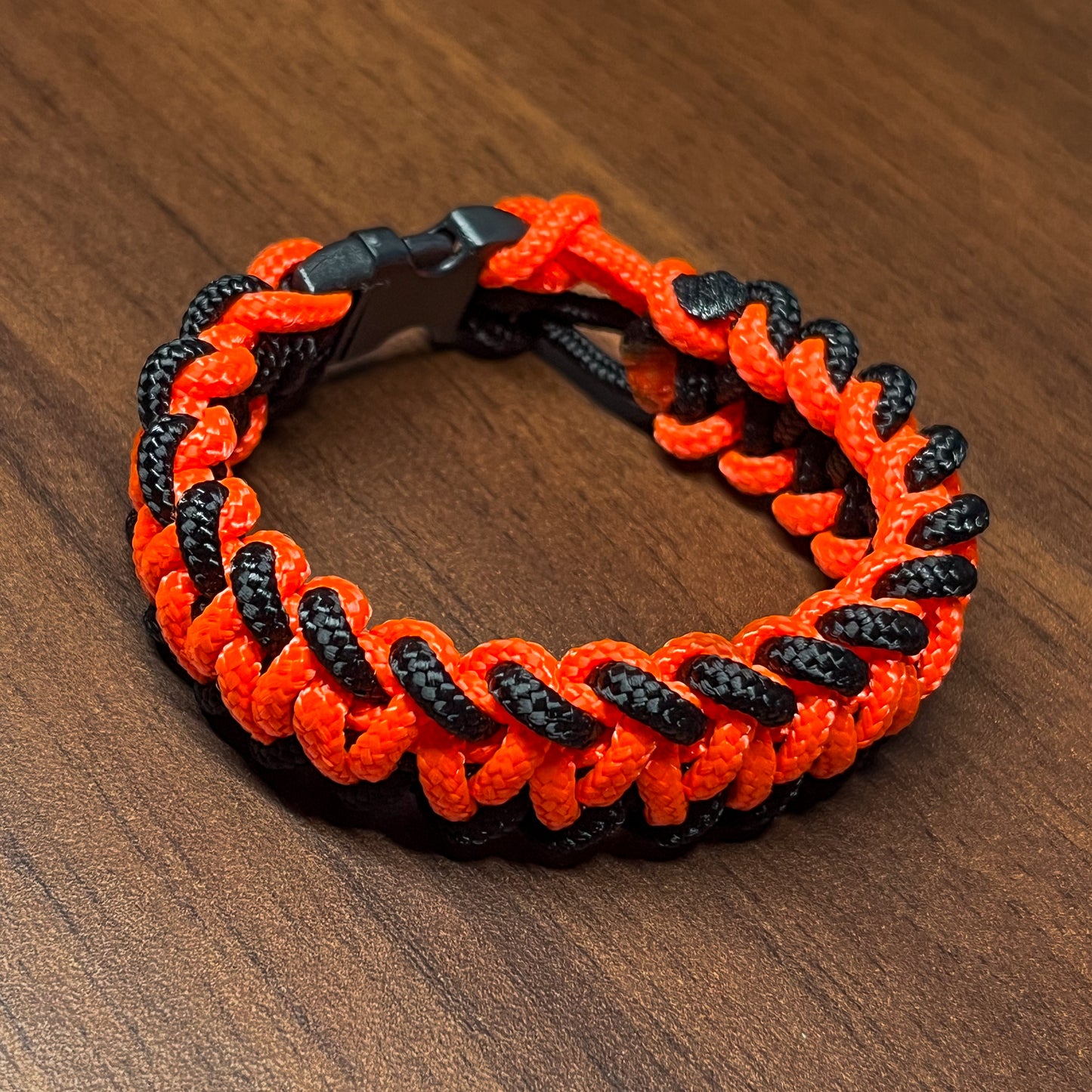 Bracelet "Paracord Horizon" Shark Jaw